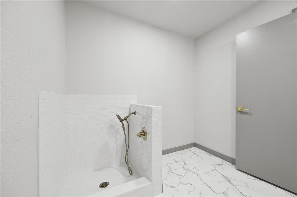 8 Harker Circle Rockwall, TX 75087 - Photo 14 of 29 a bathroom with a shower