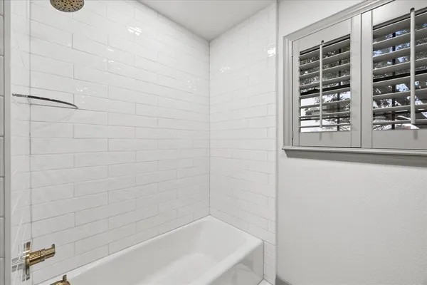 a bathroom with bathtub