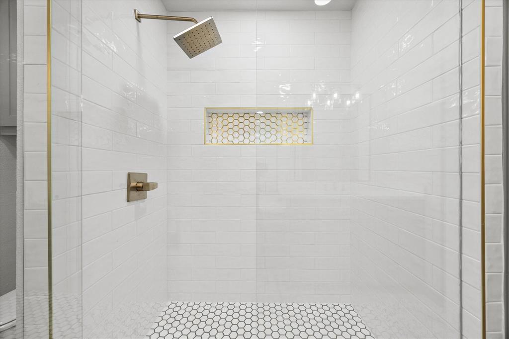 8 Harker Circle Rockwall, TX 75087 - Photo 24 of 29 a view of a bathroom