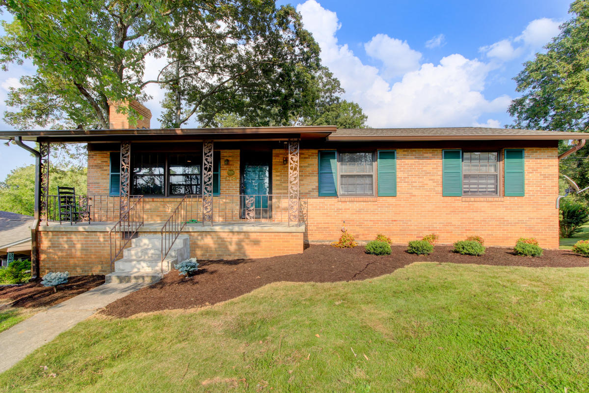 3704 Frostwood Road Knoxville, TN 37921 - Photo 1 of 23 + Perceptions (2)