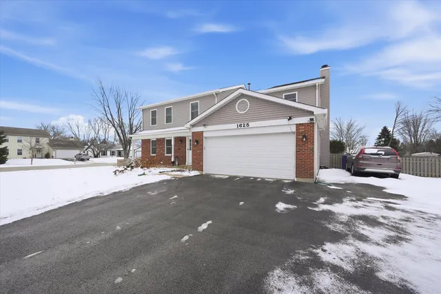 $470,000 | 1625 Powder Horn Drive, Algonquin, IL 60102