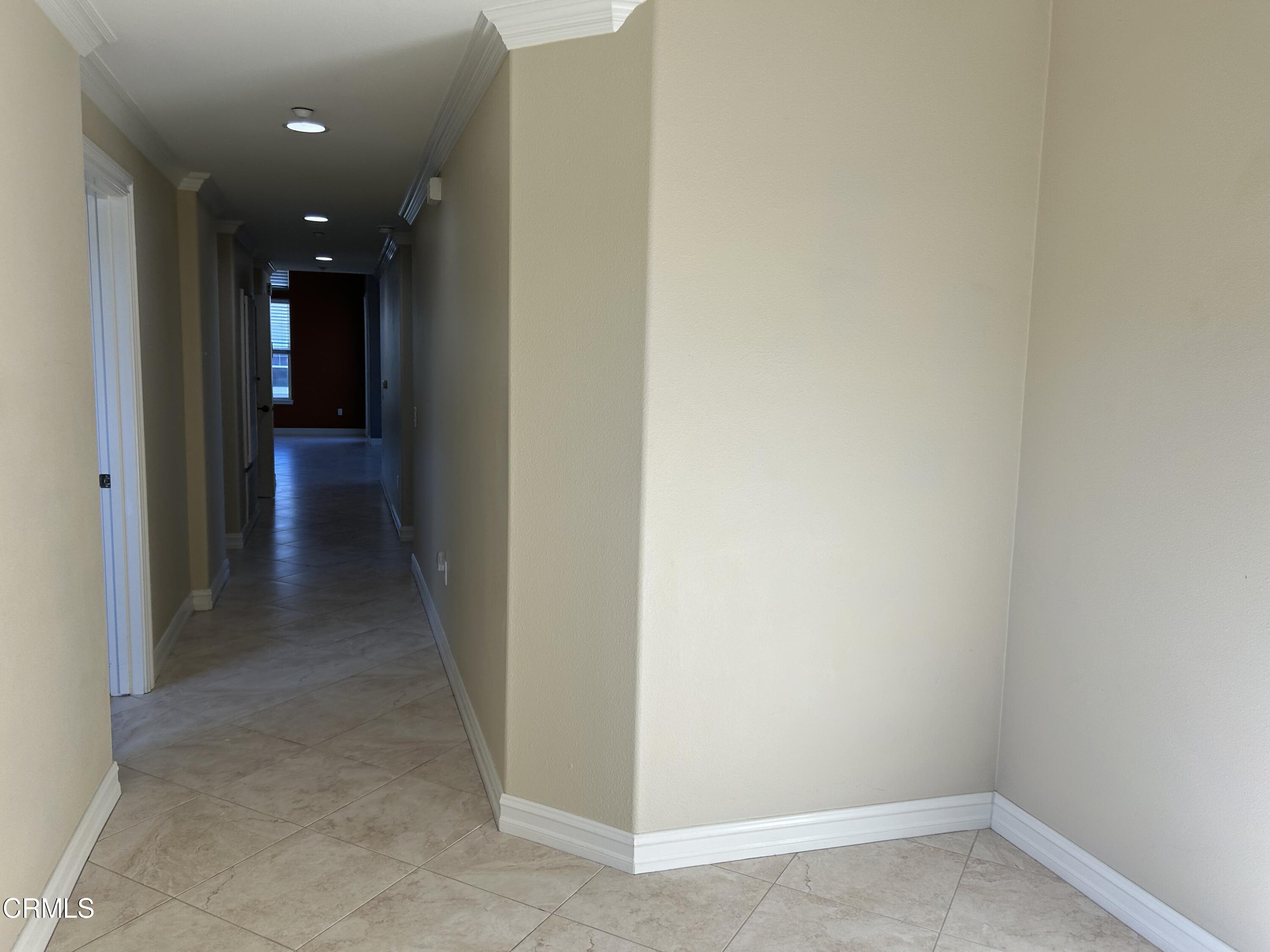 1561 Windshore Way Oxnard, CA 93035 - Photo 9 of 17 a view of a hallway