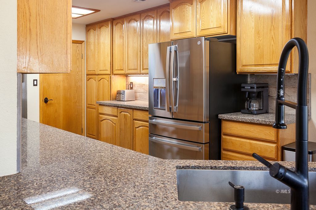 400 Dominy Road Lone Pine, CA 93545 - Photo 11 of 35 Kitchen