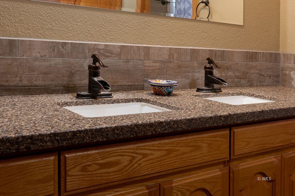 400 Dominy Road Lone Pine, CA 93545 - Photo 27 of 35 Bathroom