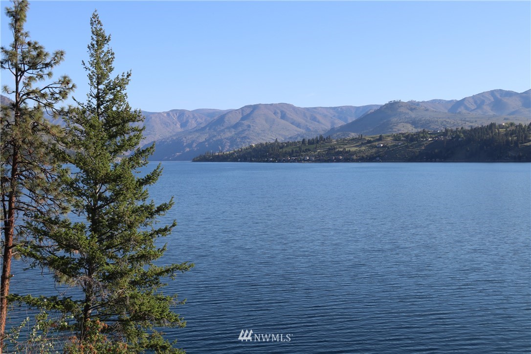 8216 South Lakeshore Road Chelan, WA 98816 - Photo 1 of 12 Gallery Image 1