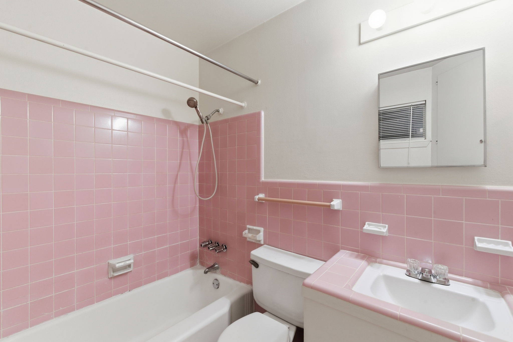 1941 Lexington Street, Unit 6 Houston, TX 77098 - Photo 14 of 50 a bathroom with a sink mirror toilet and bathtub
