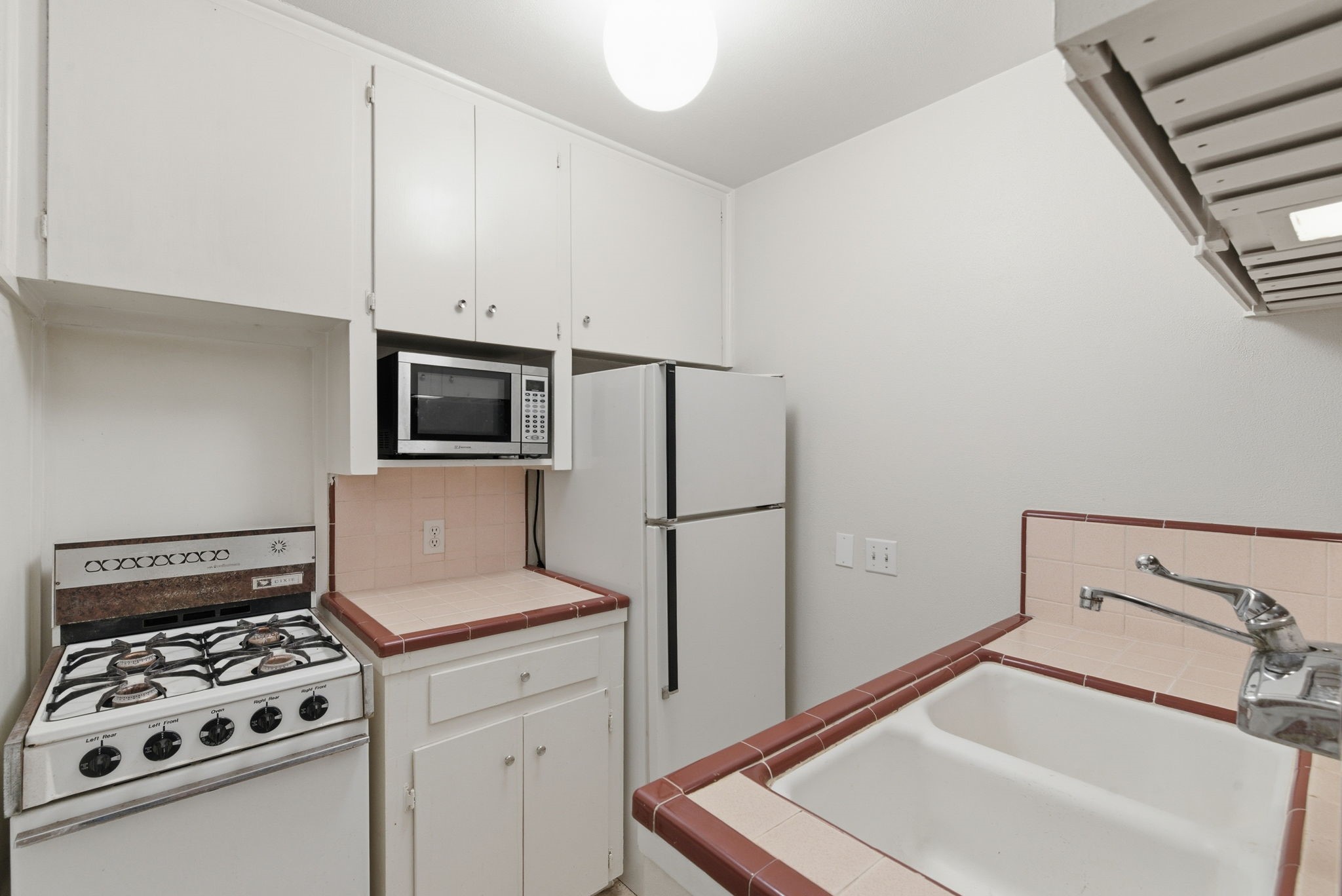 1941 Lexington Street, Unit 6 Houston, TX 77098 - Photo 19 of 50 Unit 2 Cozy Kitchen with appliances