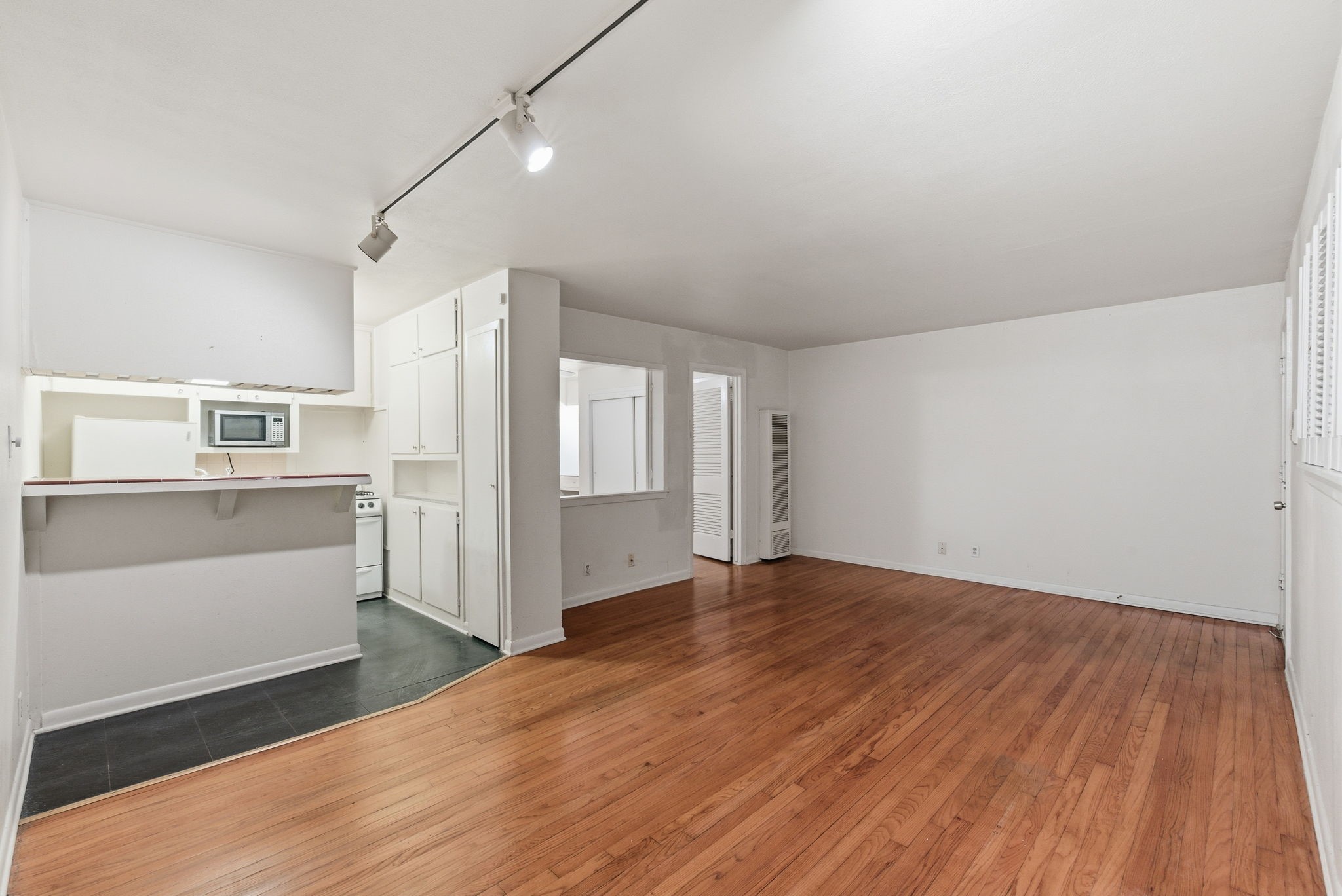 1941 Lexington Street, Unit 6 Houston, TX 77098 - Photo 25 of 50 Unit 3 Living/Dining Room Combo with Hardwood floors