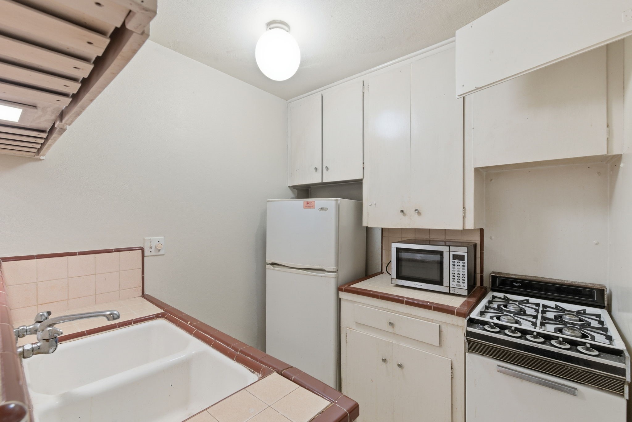 1941 Lexington Street, Unit 6 Houston, TX 77098 - Photo 31 of 50 a kitchen with granite countertop a refrigerator stove and sink