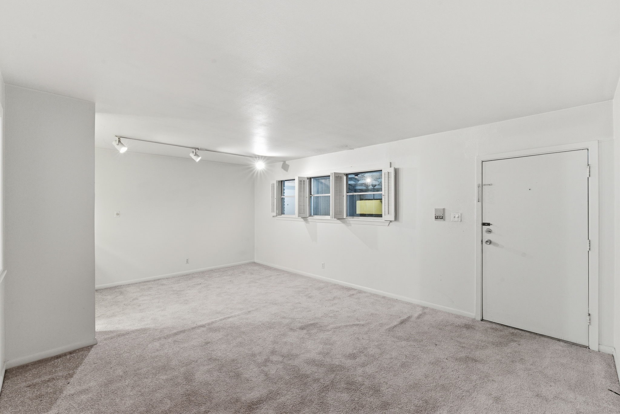 1941 Lexington Street, Unit 6 Houston, TX 77098 - Photo 33 of 50 Unit 5 Carpeted Living/Dining Room Combo