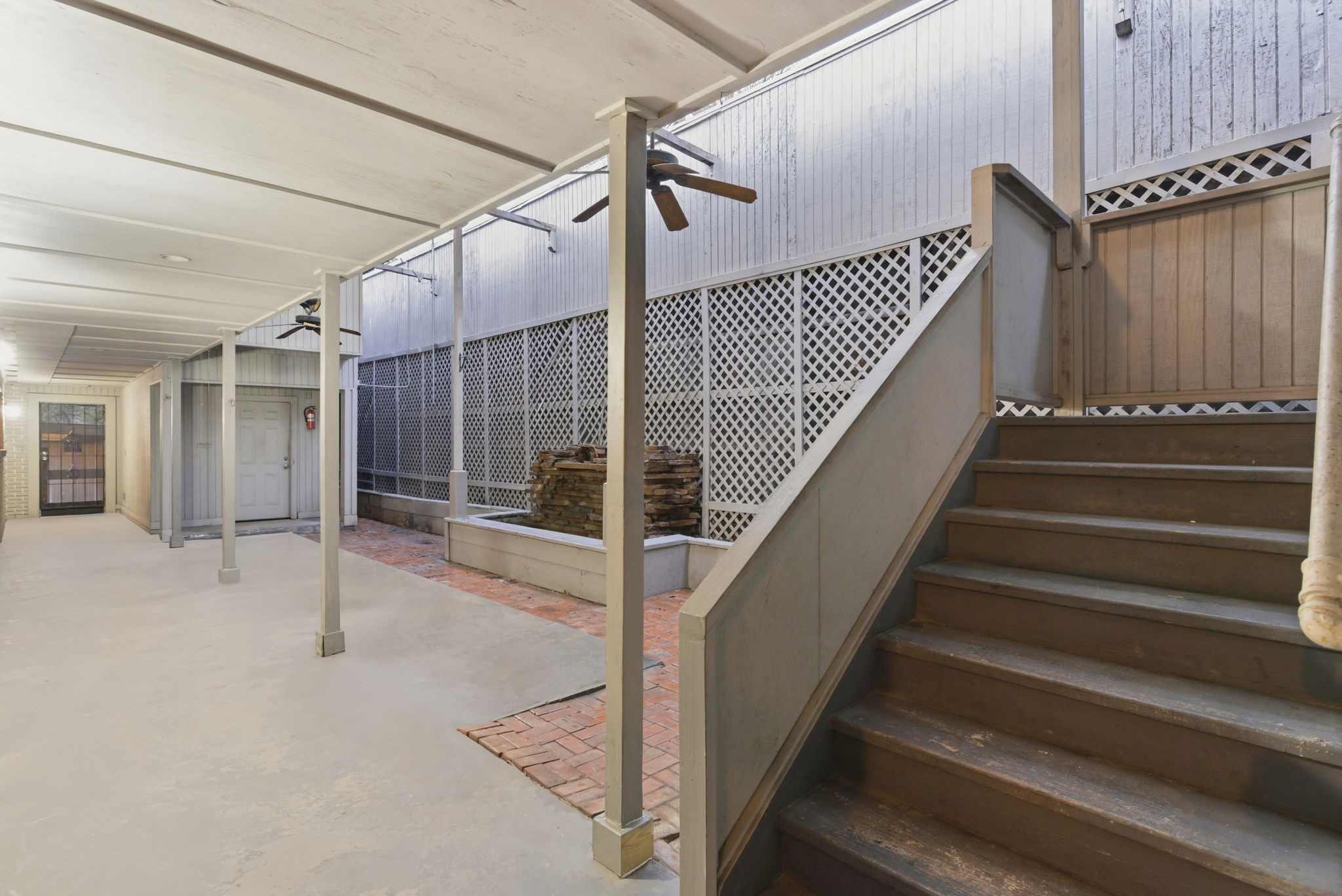 1941 Lexington Street, Unit 6 Houston, TX 77098 - Photo 4 of 50 a view of entryway