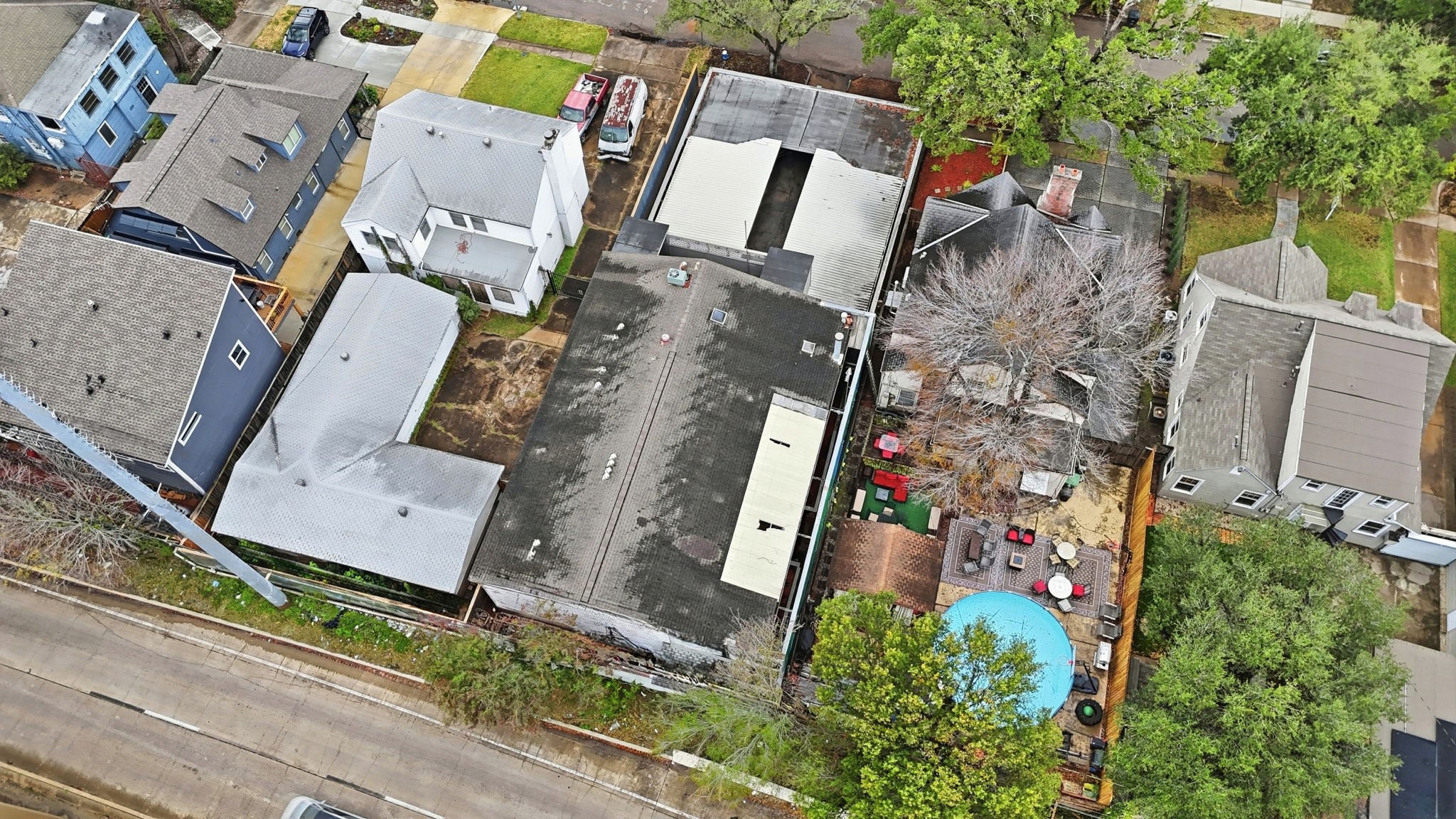1941 Lexington Street, Unit 6 Houston, TX 77098 - Photo 48 of 50 an aerial view of a house with a garden