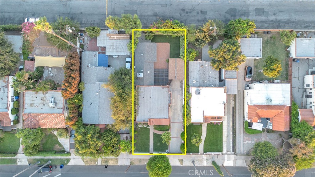 6620 Vesper Avenue Van Nuys, CA 91405 - Photo 38 of 40 an aerial view of a residential apartment building with a yard and large trees