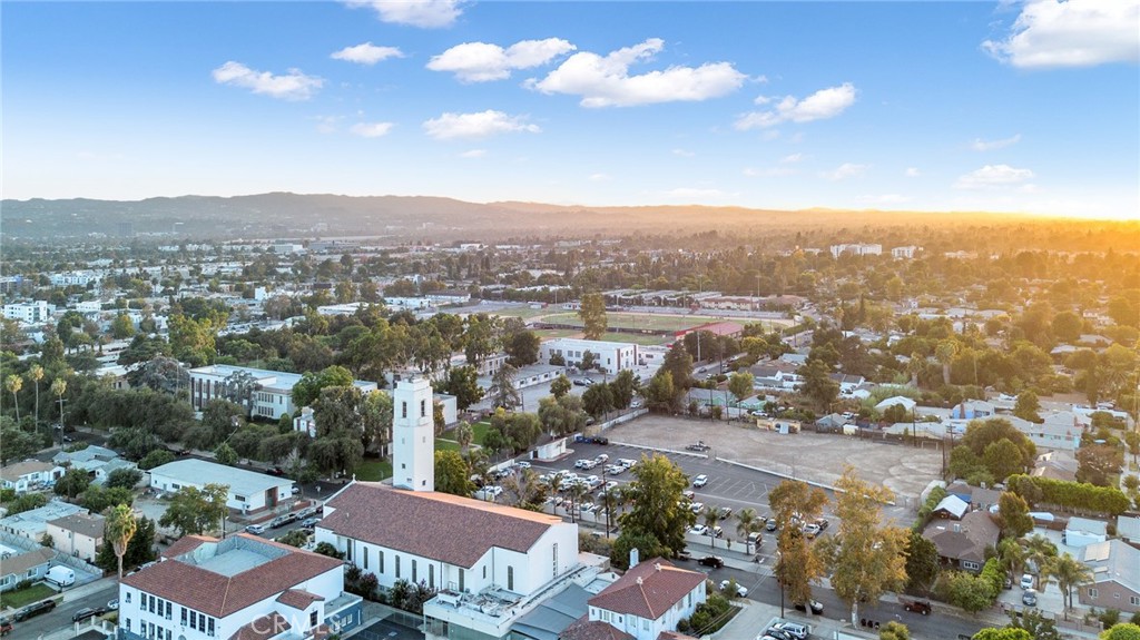 6620 Vesper Avenue Van Nuys, CA 91405 - Photo 39 of 40 a view of a city with a lake