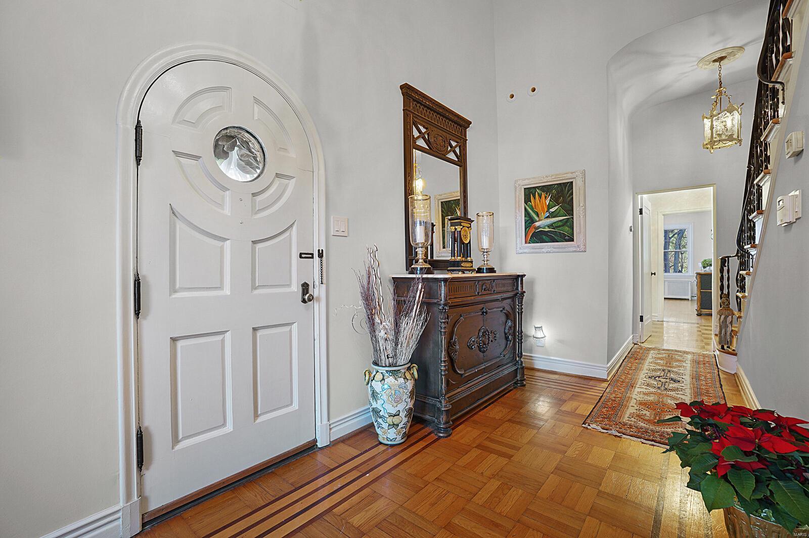 9117 Clayton Road Ladue, MO 63124 - Photo 2 of 50 Gallery Image 2