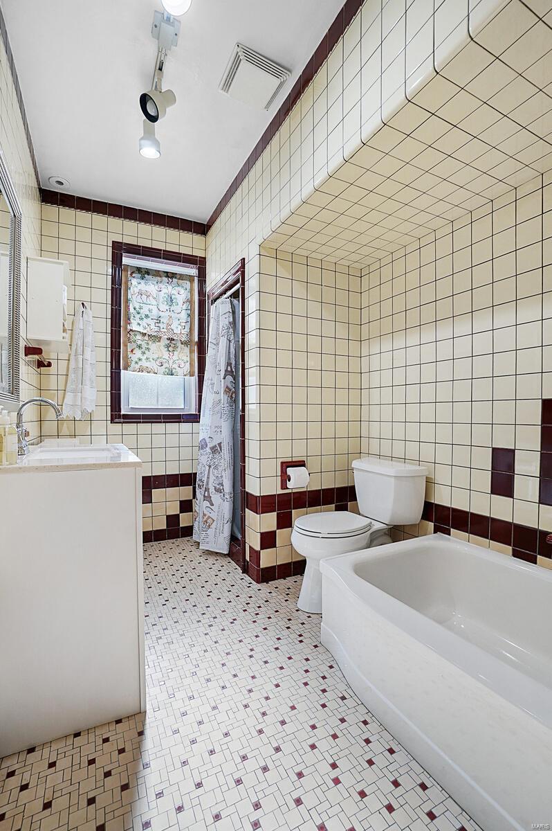 9117 Clayton Road Ladue, MO 63124 - Photo 23 of 50 Gallery Image 23