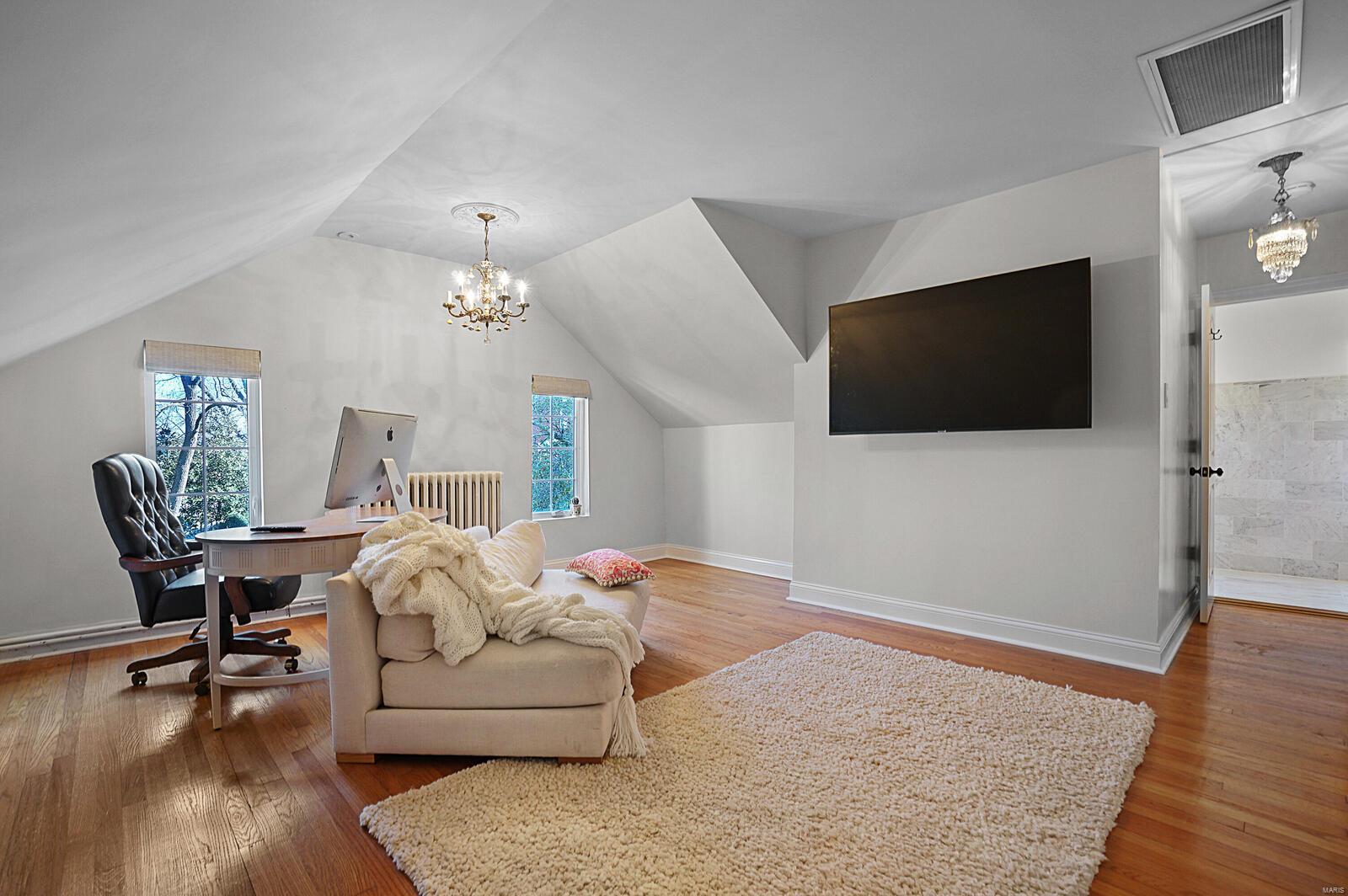 9117 Clayton Road Ladue, MO 63124 - Photo 33 of 50 Gallery Image 33