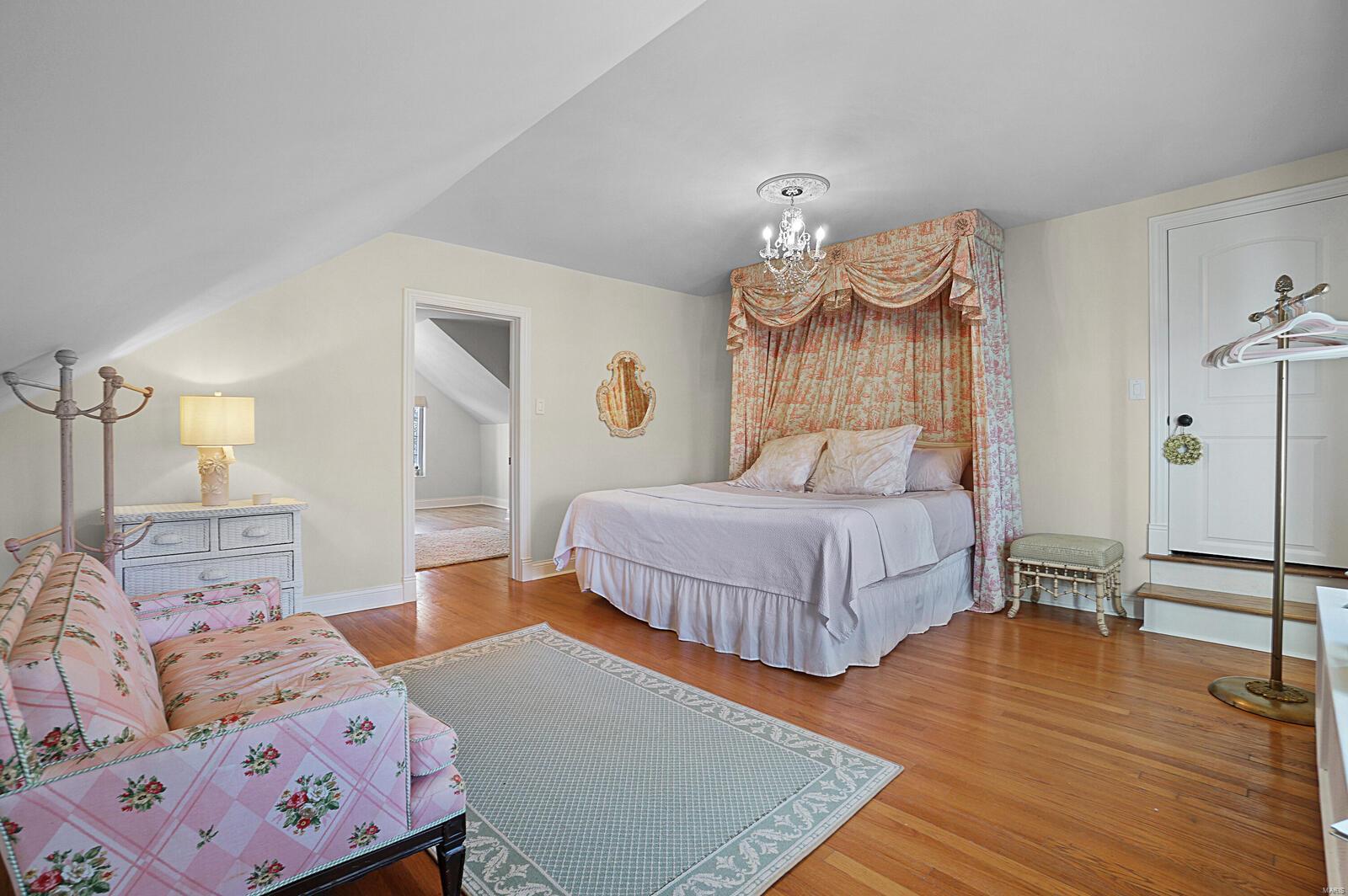 9117 Clayton Road Ladue, MO 63124 - Photo 36 of 50 Gallery Image 36