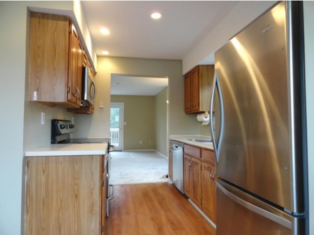12 Riviera Road, Unit 12 Hudson, NH 03051 - Photo 2 of 13 Gallery Image 2