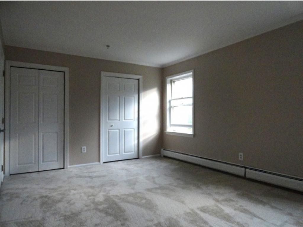 12 Riviera Road, Unit 12 Hudson, NH 03051 - Photo 7 of 13 Gallery Image 7