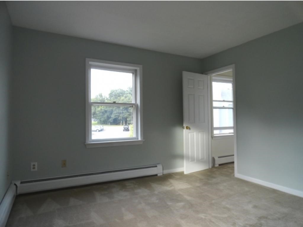 12 Riviera Road, Unit 12 Hudson, NH 03051 - Photo 8 of 13 Gallery Image 8