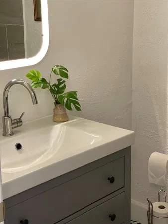 $1,400 | 3400 Timmons Lane, Unit 13, Houston, TX 77027