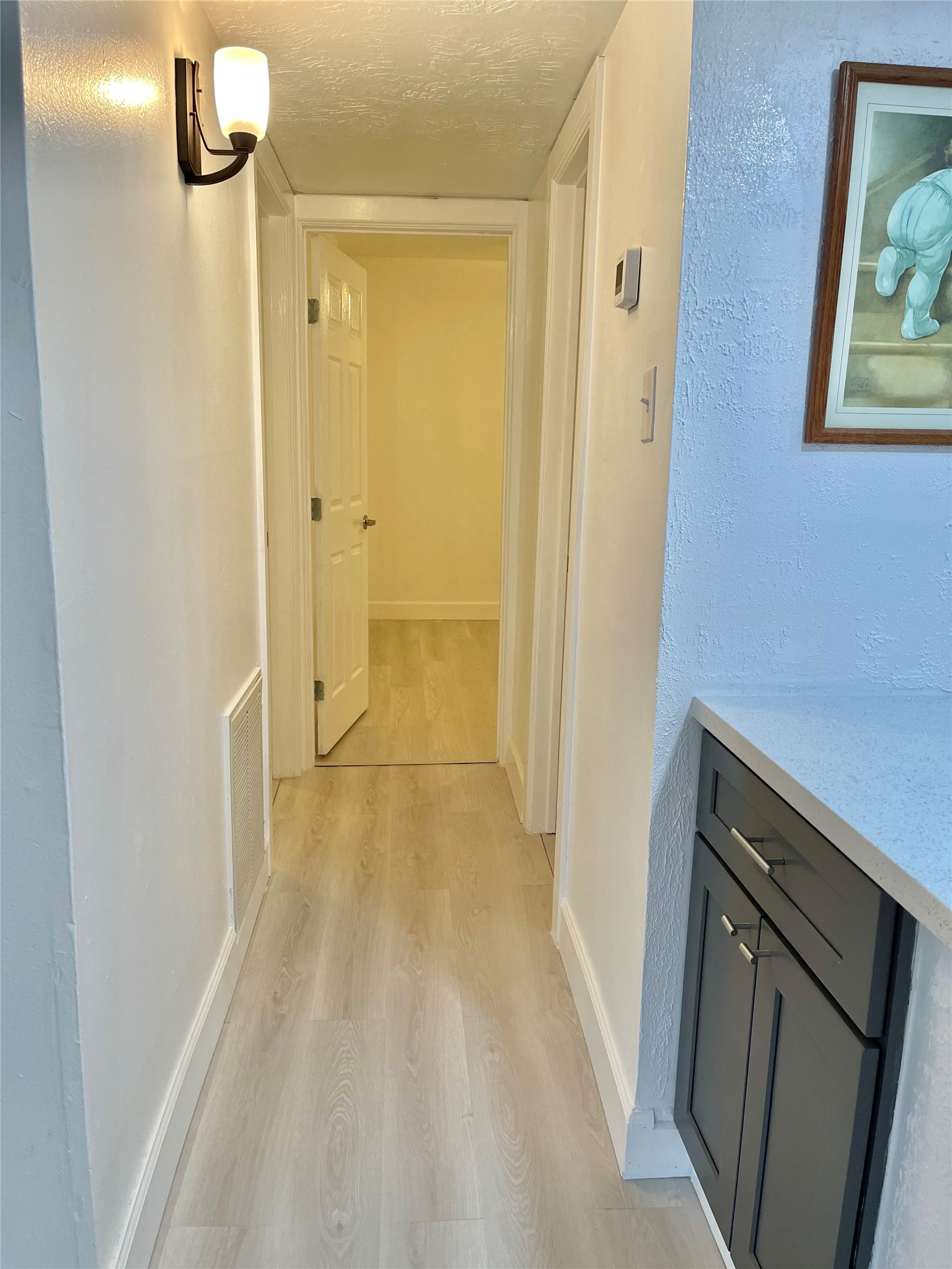 3400 Timmons Lane, Unit 13 Houston, TX 77027 - Photo 24 of 35 a view of hallway with shower