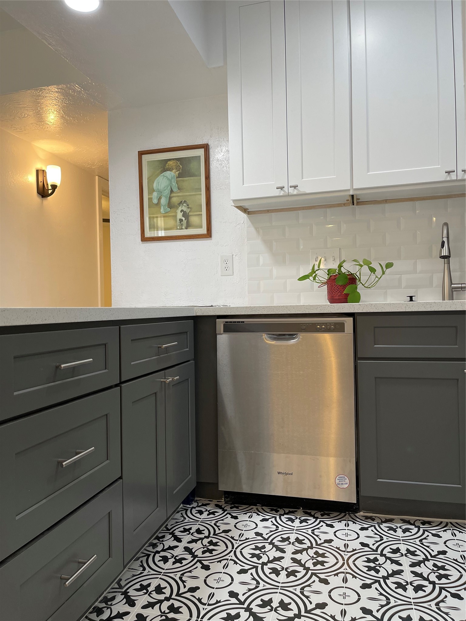 3400 Timmons Lane, Unit 13 Houston, TX 77027 - Photo 33 of 35 a room with wooden cabinets