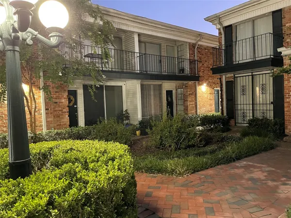 $1,400 | 3400 Timmons Lane, Unit 13, Houston, TX 77027