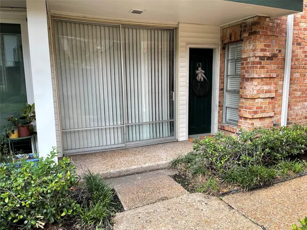 $1,400 | 3400 Timmons Lane, Unit 13, Houston, TX 77027
