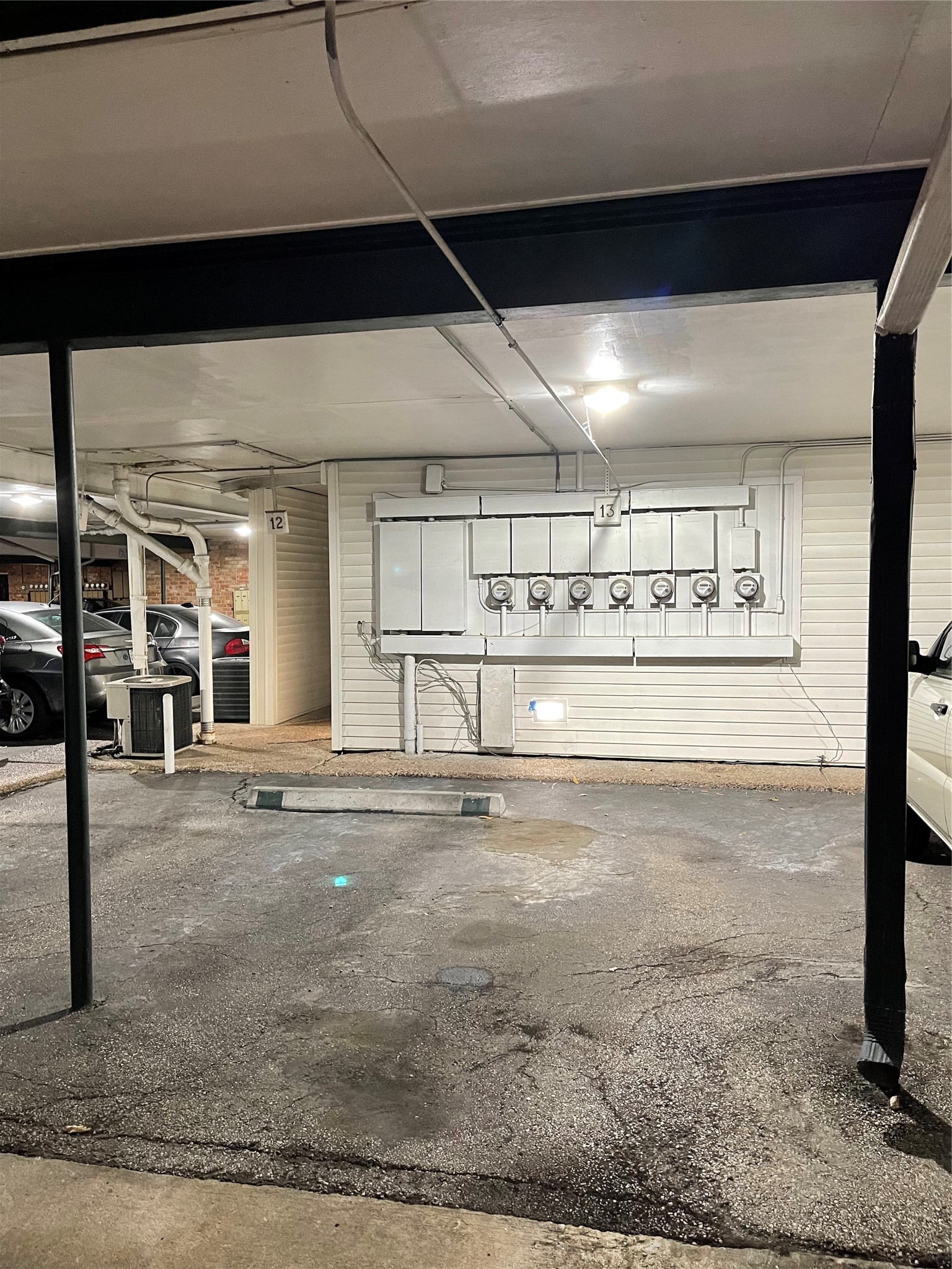 3400 Timmons Lane, Unit 13 Houston, TX 77027 - Photo 10 of 35 a view of a garage