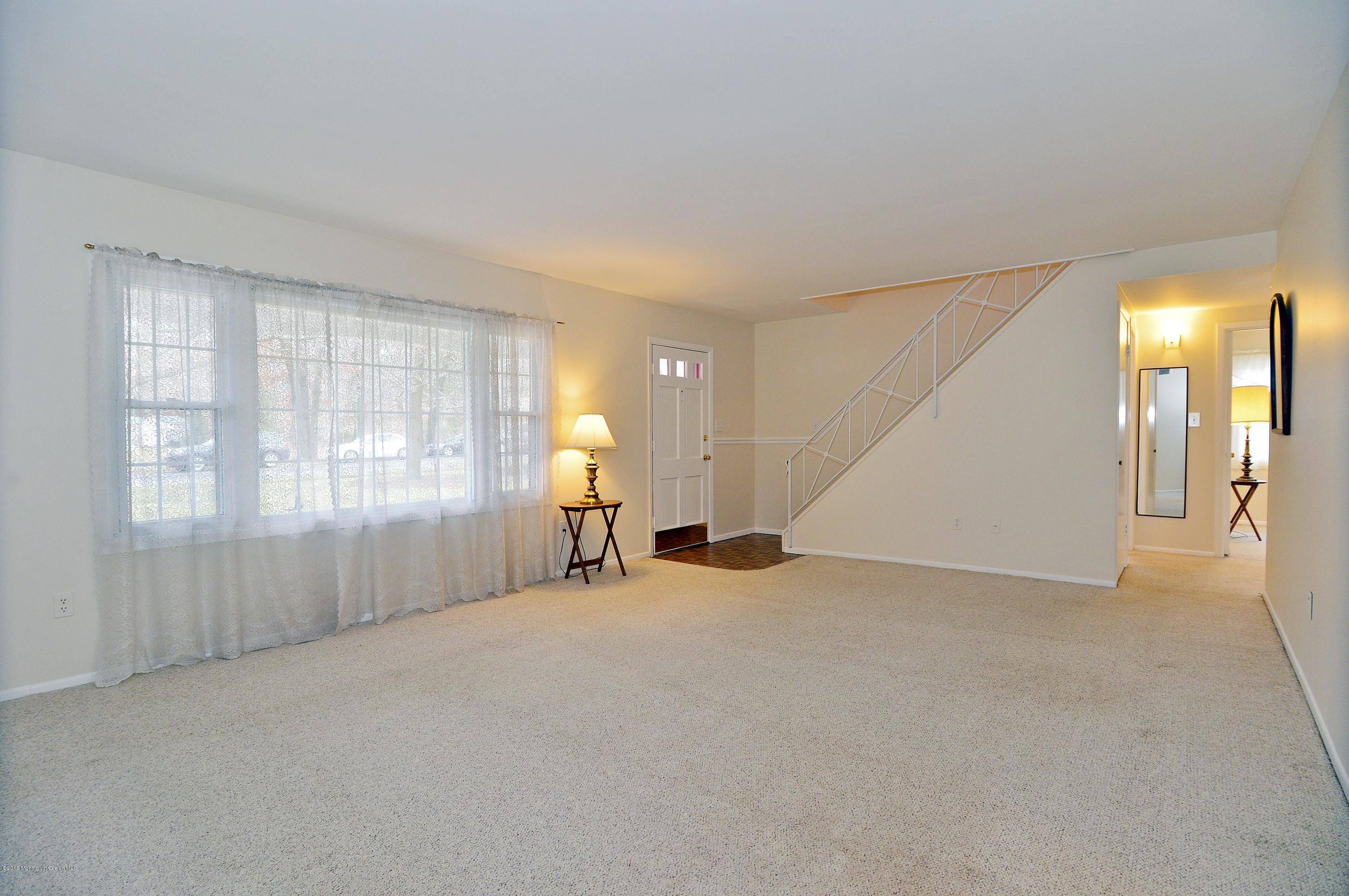367 Lloyd Road Aberdeen, NJ 07747 - Photo 4 of 20 Living (3).jpg