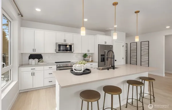 $810,531 | 6949 Northeast 184th Lane, Unit 412, Kenmore, WA 98028