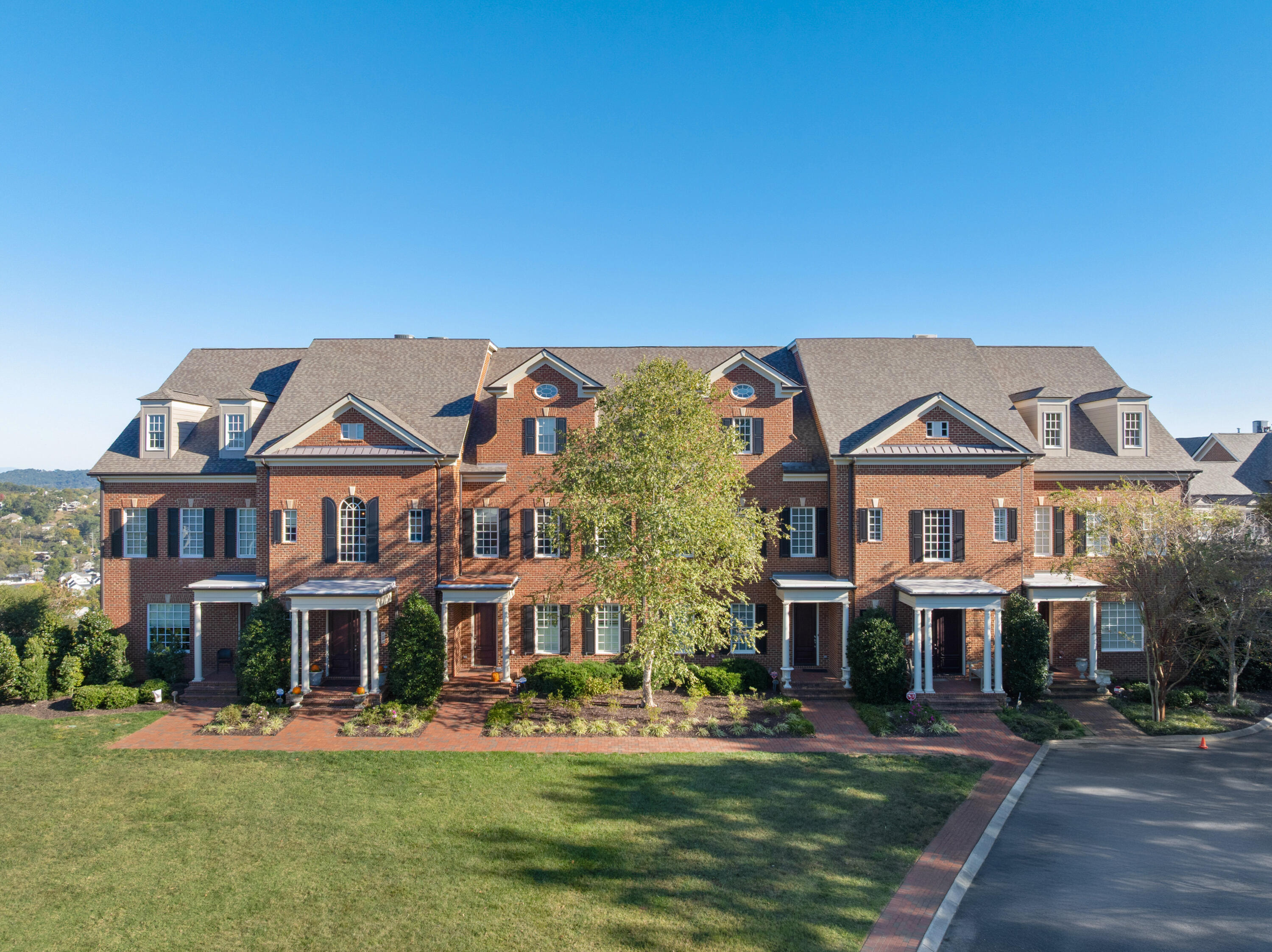 554 Whitehall Road, Unit 124 Chattanooga, TN 37405 - Photo 13 of 80 01 - 554 Whitehall_124 - Drone