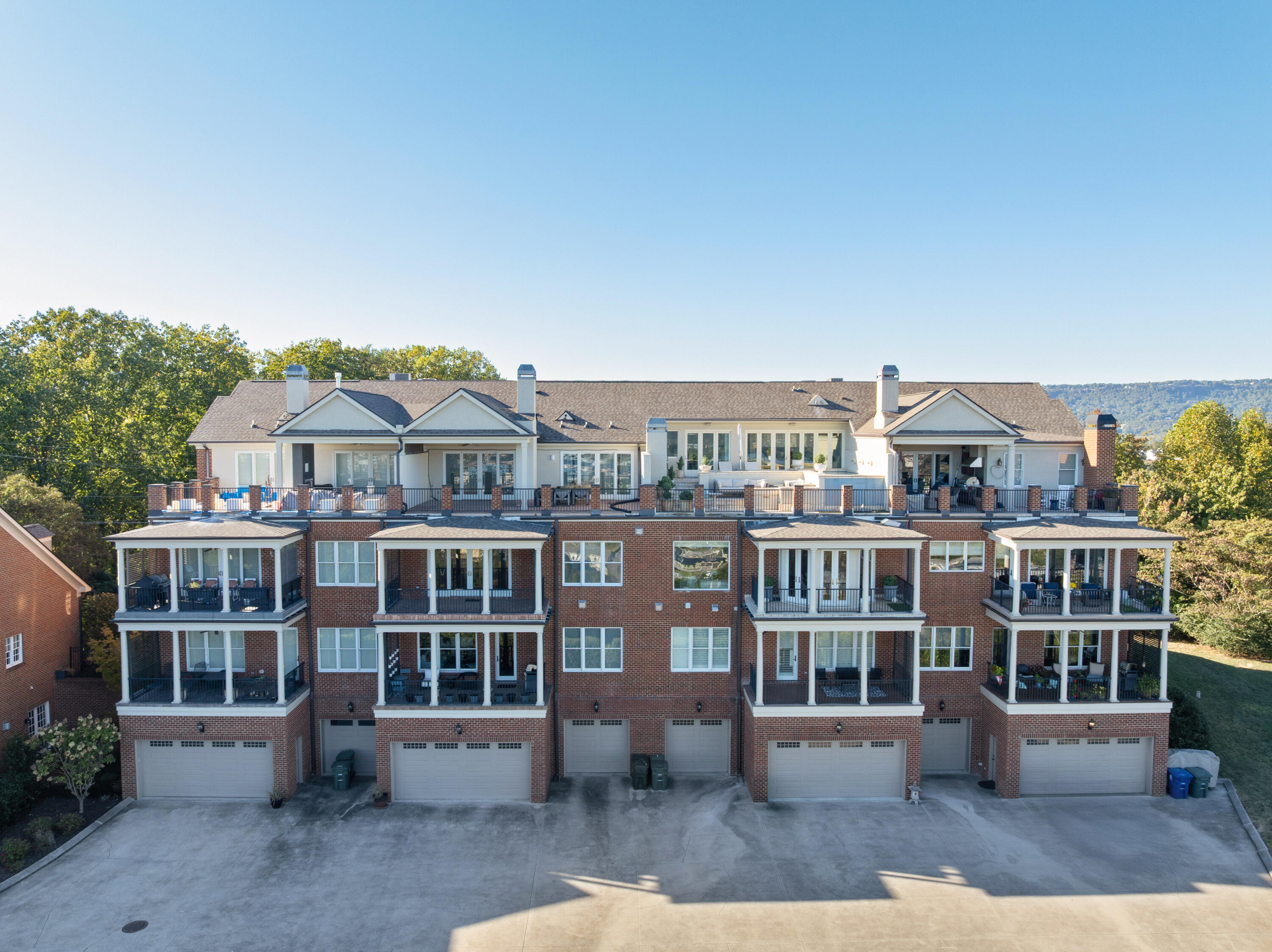 554 Whitehall Road, Unit 124 Chattanooga, TN 37405 - Photo 15 of 80 10 - 554 Whitehall_124 - Drone