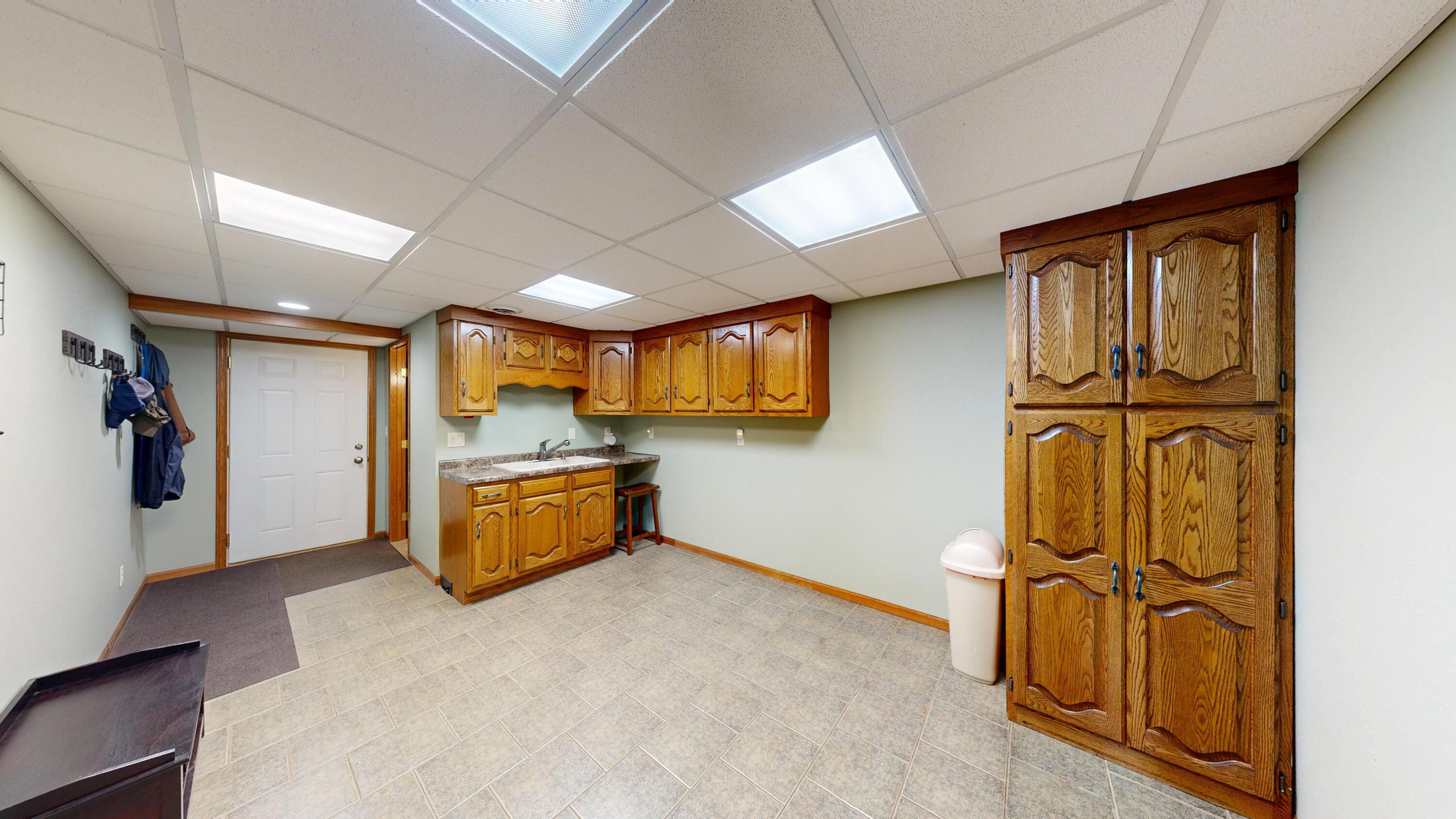 580 Skunk Hollow Road La Crescent, MN 55947 - Photo 47 of 83 Mud Room