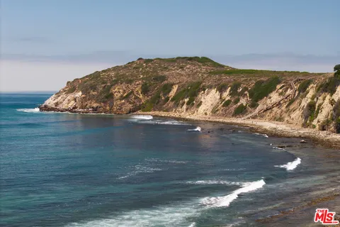$28,500,000 | 28980 Cliffside Drive, Malibu, CA 90265