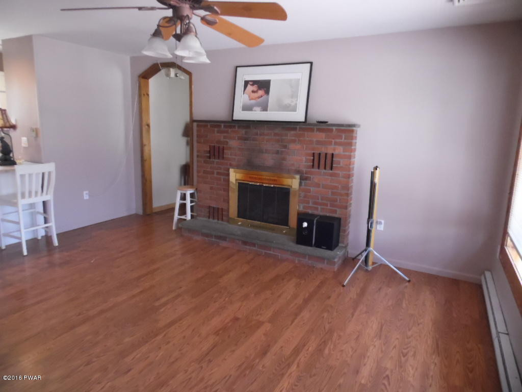 152 Gold Key Road Milford, PA 18337 - Photo 5 of 37 Dining room