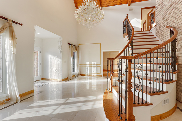 126 Tomlin Circle Burr Ridge, IL 60527 - Photo 3 of 32 Gallery Image 3