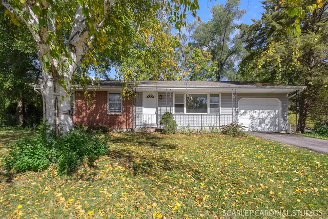 $300,000 | 27W300 Beecher Avenue, Winfield, IL 60190