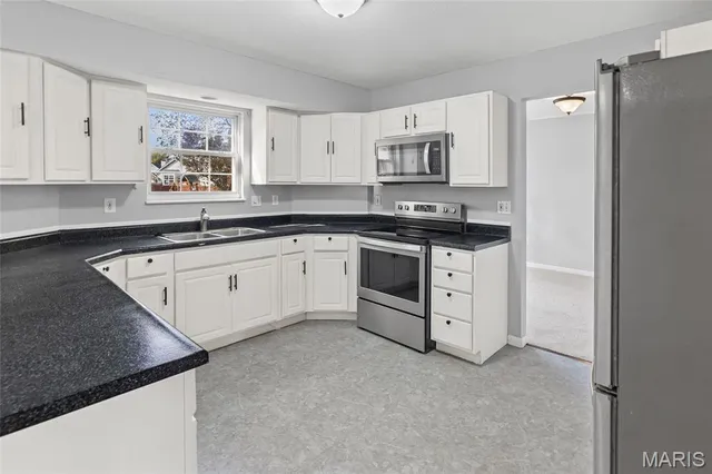 $299,900 | 118 Emerald Way East, Granite City, IL 62040