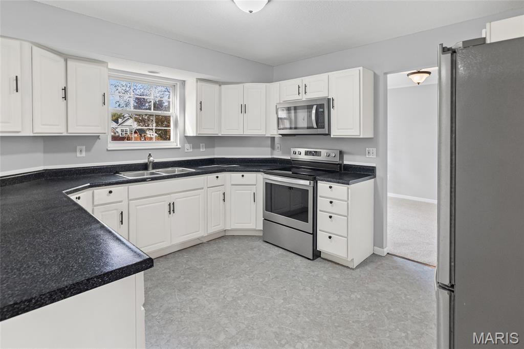 118 Emerald Way East Granite City, IL 62040 - Photo 4 of 32