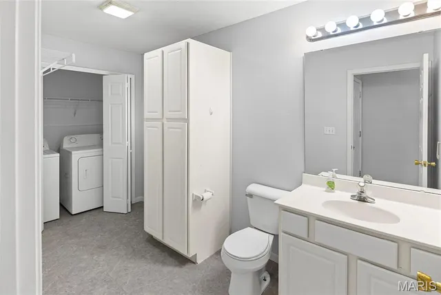 $299,900 | 118 Emerald Way East, Granite City, IL 62040