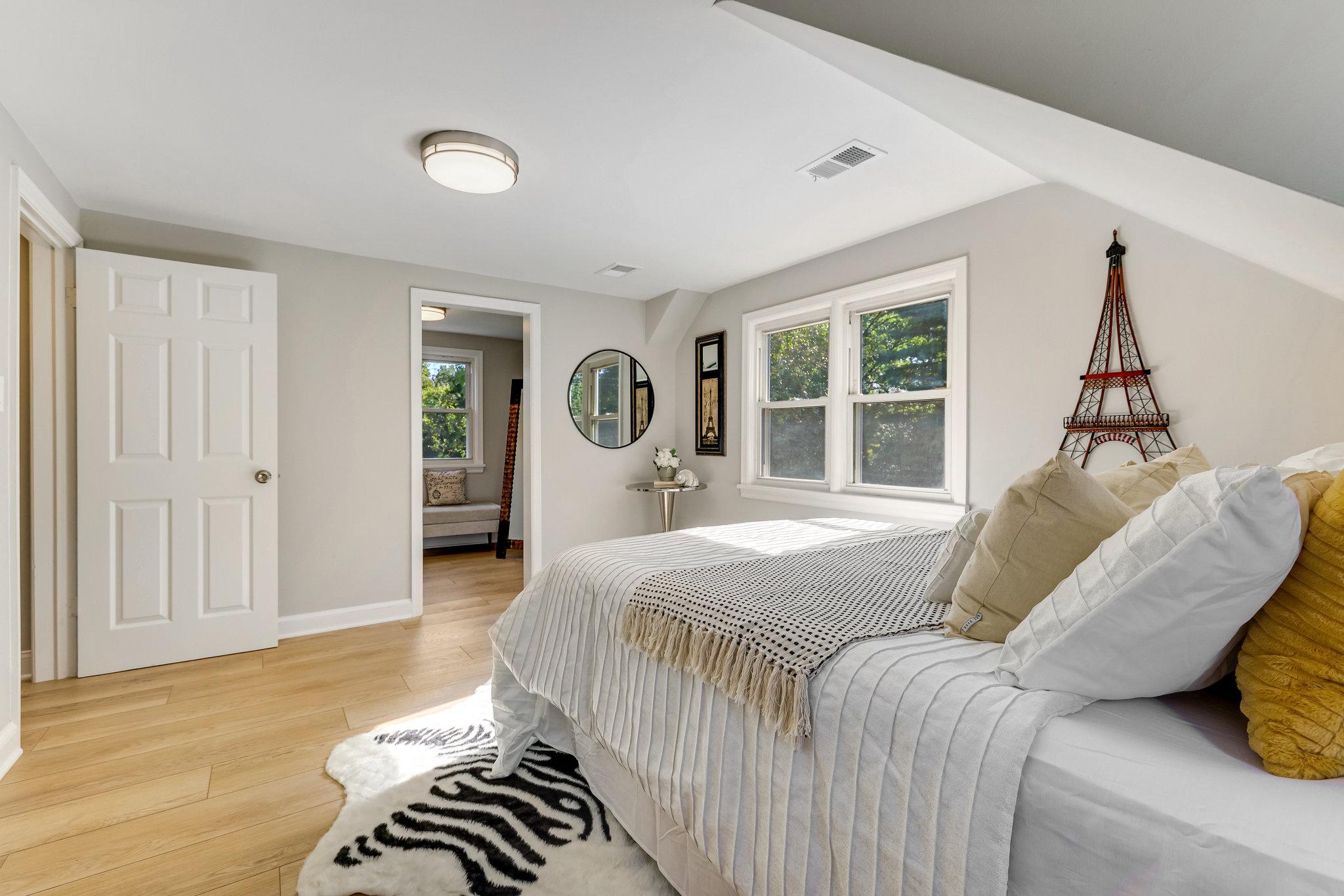 11410 Waples Mill Road Oakton, VA 22124 - Photo 37 of 62 Bedroom #3 -cozy retreat with natural light.