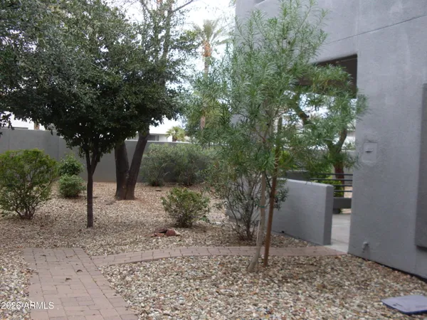 $370,000 | 7401 West Arrowhead Clubhouse Drive, Unit 1001, Glendale, AZ 85308