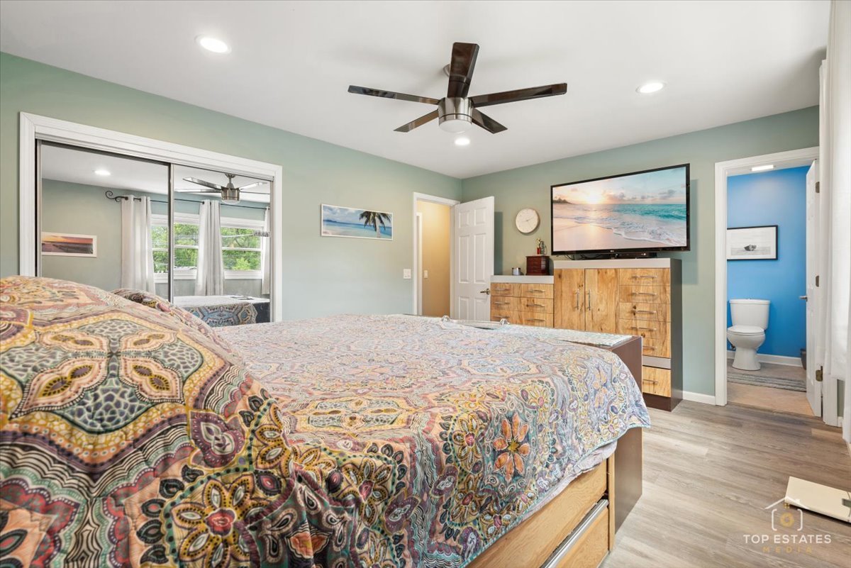 120-3 Three Oaks Road Cary, IL 60013 - Photo 15 of 28 a bedroom with a large bed and a window