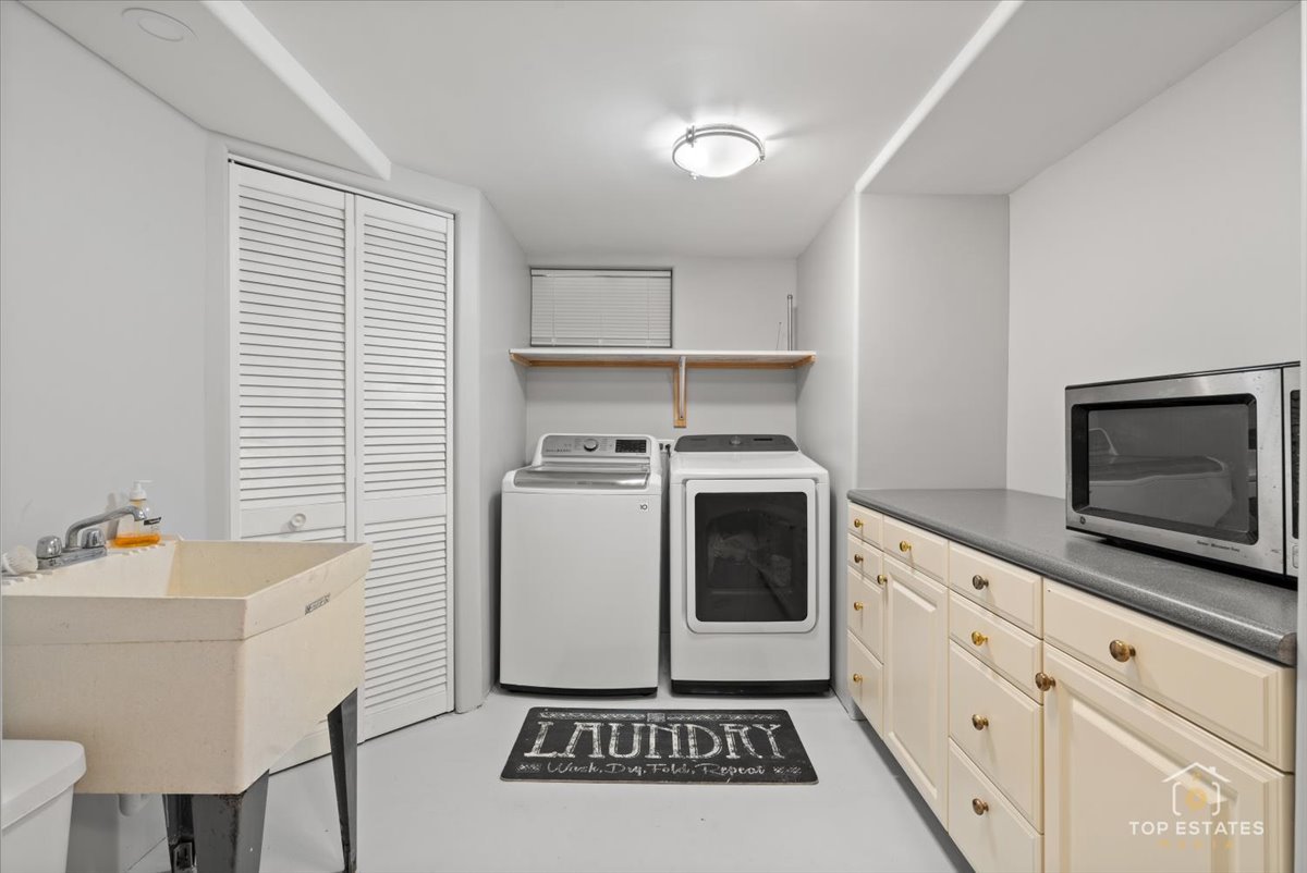 120-3 Three Oaks Road Cary, IL 60013 - Photo 24 of 28 a kitchen with a stove a sink and a microwave