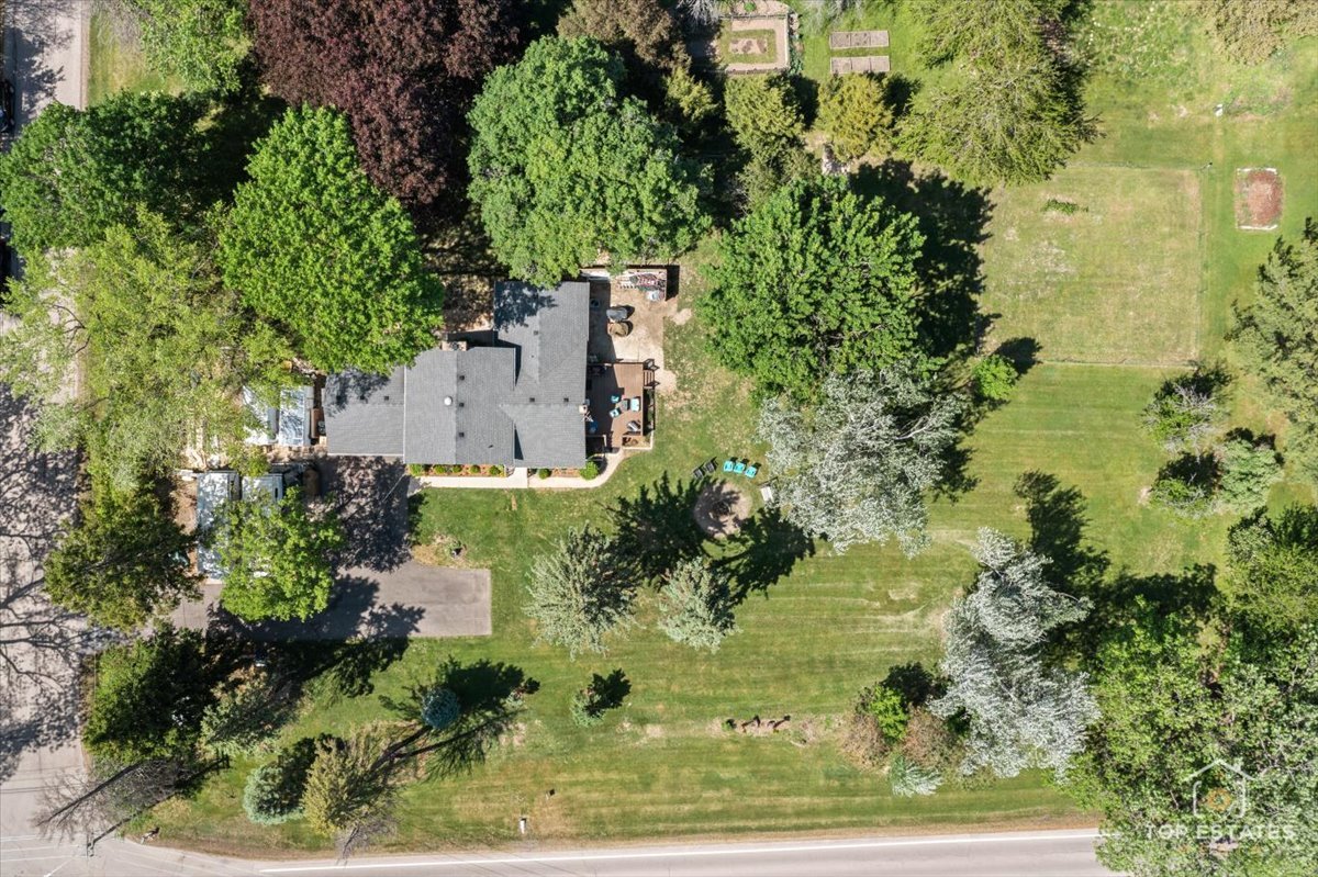 120-3 Three Oaks Road Cary, IL 60013 - Photo 5 of 28 a view of a garden