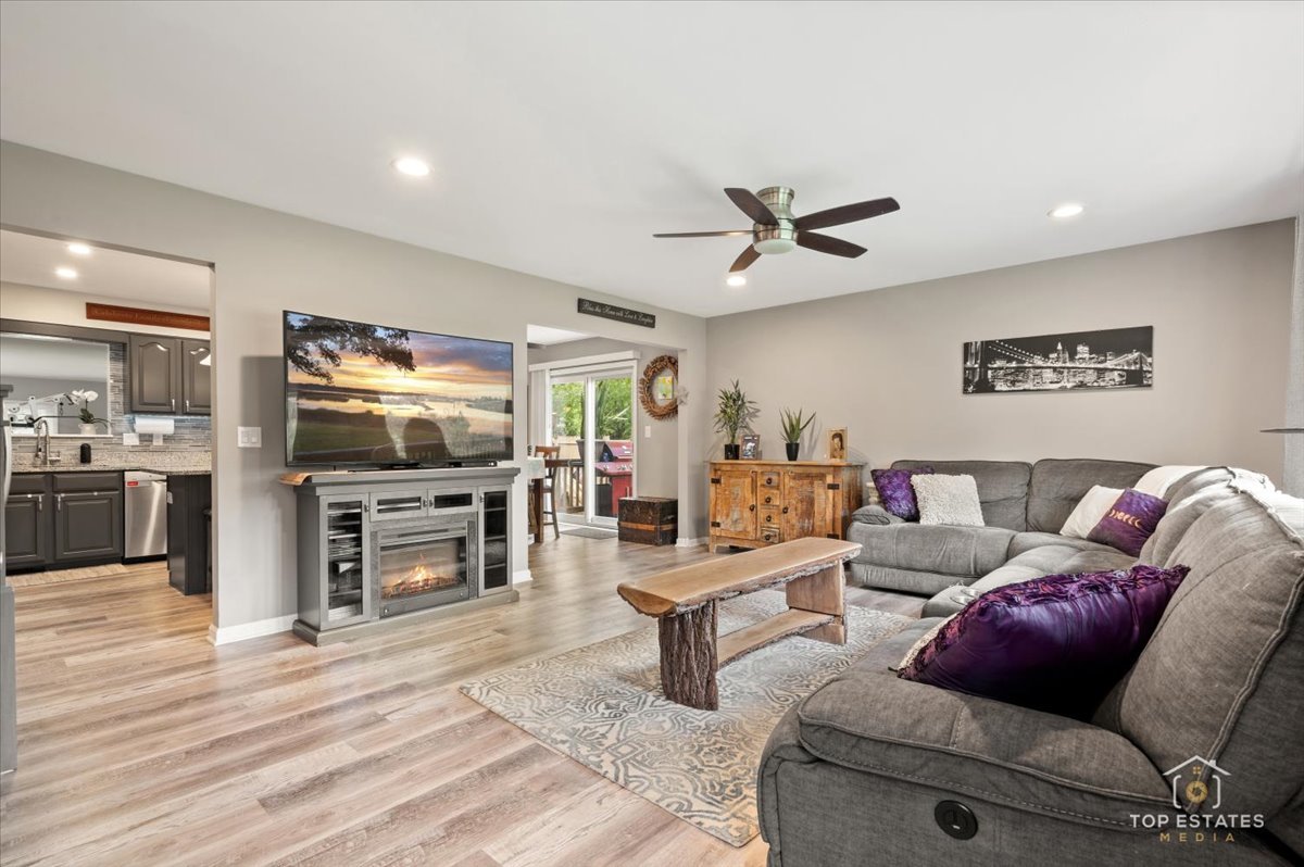 120-3 Three Oaks Road Cary, IL 60013 - Photo 8 of 28 a living room with furniture and a flat screen tv