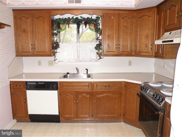 885 Cold Spring Road, Unit 6 Allentown, PA 18103 - Photo 5 of 13 Gallery Image 5